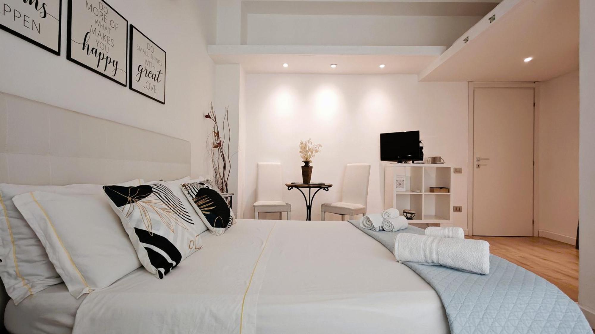 Krly Rooms Cagliari Кальяри Экстерьер фото