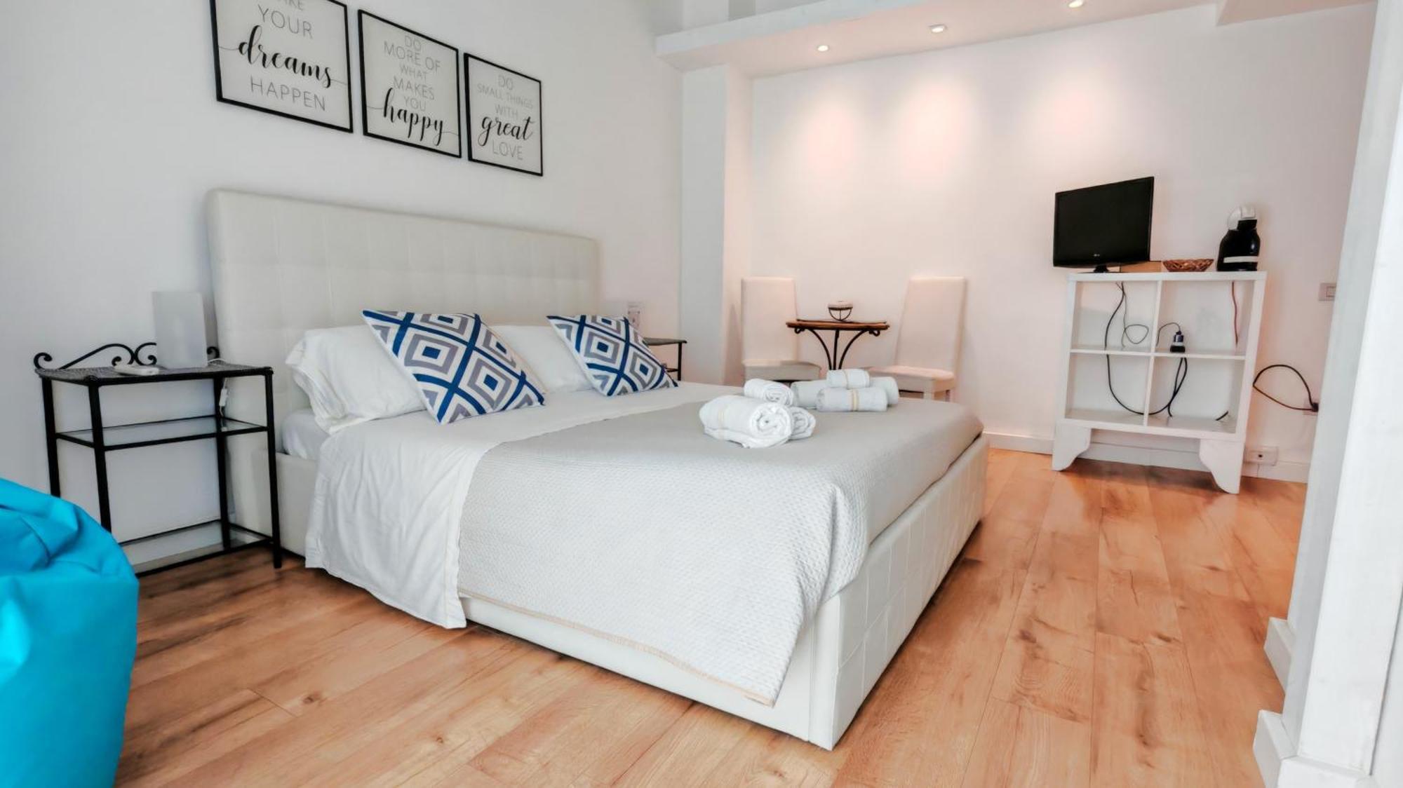 Krly Rooms Cagliari Кальяри Экстерьер фото