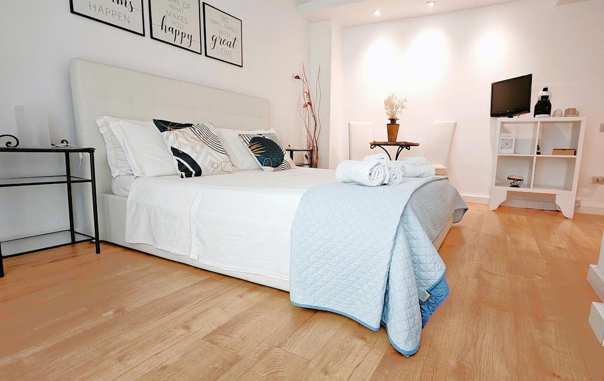 Krly Rooms Cagliari Кальяри Экстерьер фото